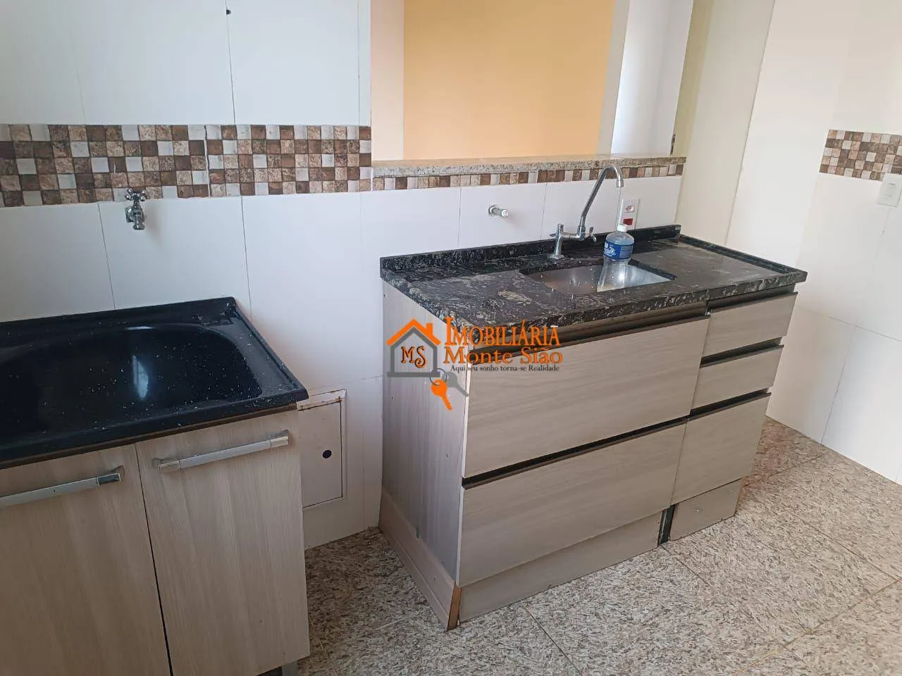 Foto do imóvel Apartamento com 2 dormitórios à venda, 42 m² por R$ 240.000,00 - Água Chata - Guarulhos/SP