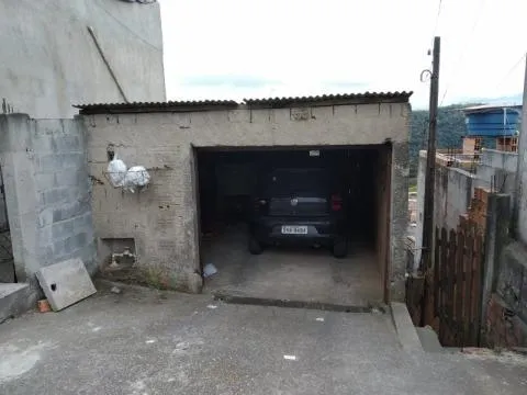 Imagem VENDA DE CASA NO MIRANTE, EM ARUJÁ/SP, 125m² com 02 casas, 03 dormitórios, sala, cozinha americana e área de lazer com churrasqueira. CONSULTE-NOS.