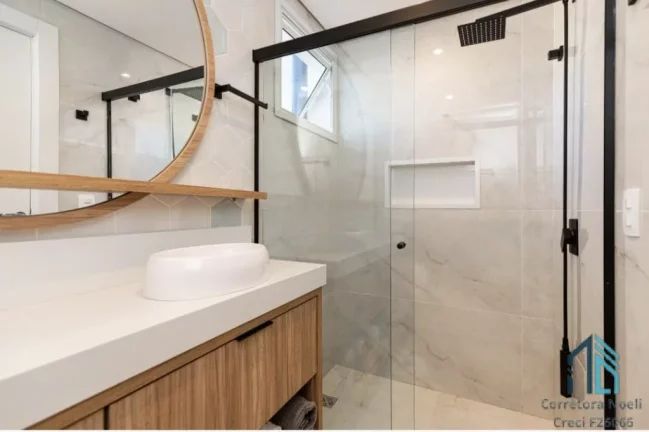 Imagem Casa em Condomínio, 03 quartos c/suíte, Ático c/área Gourmet, no Santa Cândida em Curitiba PR