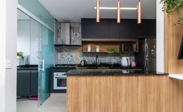Imagem Apartamento 2 dormitórios, sendo 1 suíte, sala 2 ambientes, piso laminado de madeira na sala e dor...