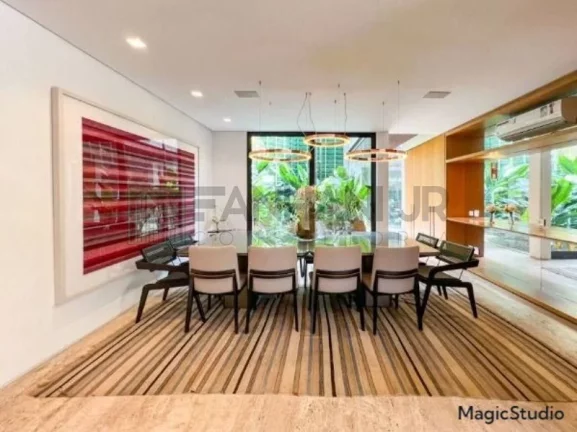 Imagem Casa dos sonhos no coração do Jardim América! Com uma área de 772m², esta casa totalmente reformada e mobiliada oferece conforto, luxo e modernidade