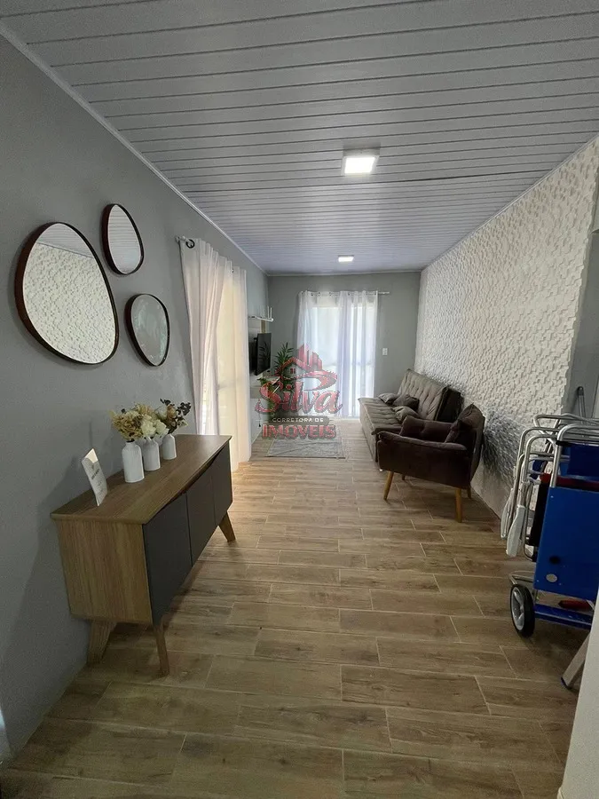 Imagem Casa 2 dormitórios com suíte a 580m do mar no Mariluz