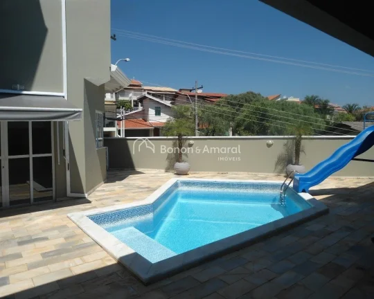 Imagem Encante-se com esta linda casa de acabamento impecável, localizada em um dos melhores condomínios ...