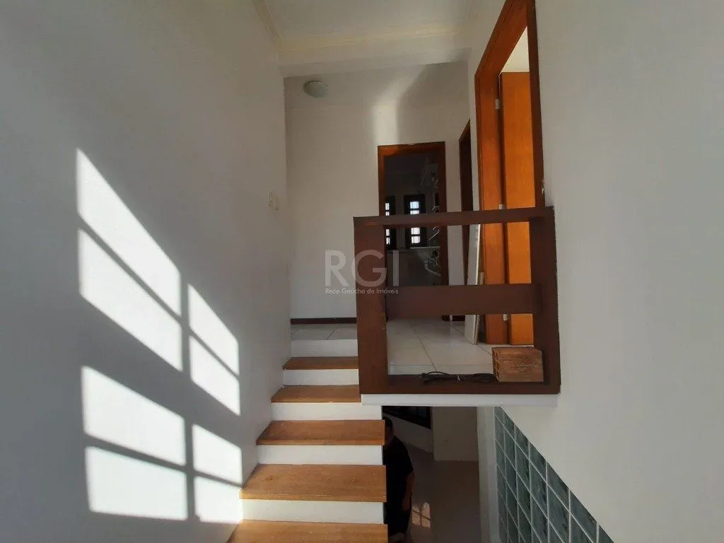 Imagem Casa para Venda - 122m², 5 dormitórios, sendo 2 suites, 2 vagas - Teresópolis
