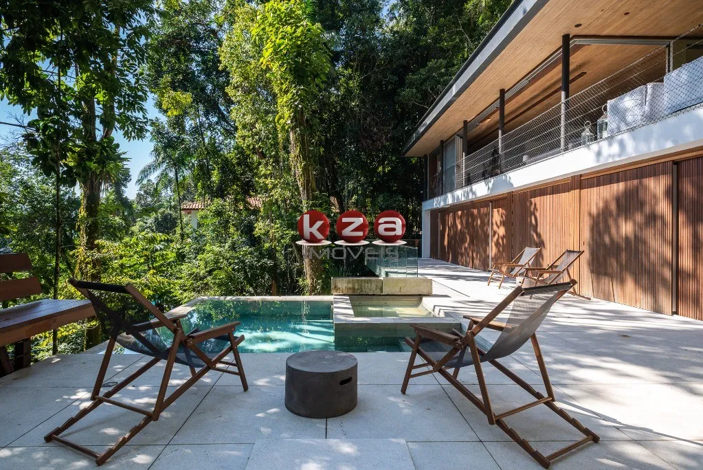 Imagem Casa em Condomínio de Luxo em Bertioga-SP com 4 Quartos, 4 Suítes e 550m² de Área