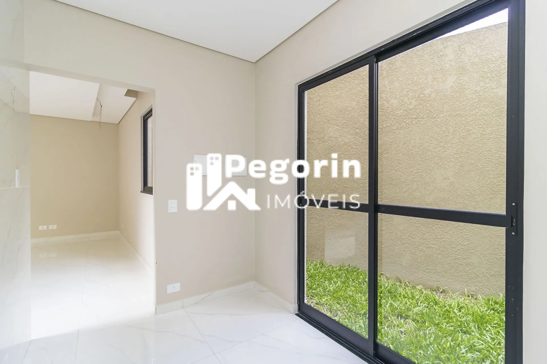 Imagem Sobrado à venda em Curitiba, Uberaba, com 3 quartos, 107,00m²