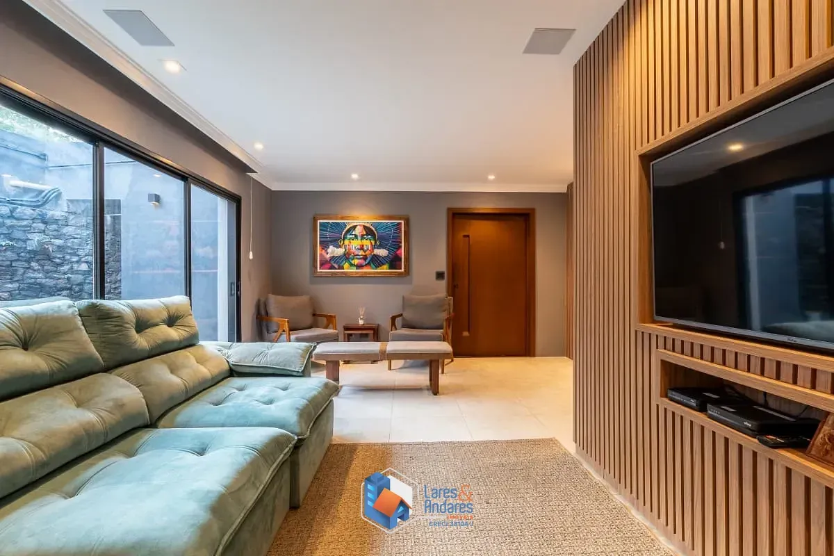 Imagem Sobrado para venda em Planalto Paulista com 3 quartos, sendo 2 suítes, 381m²