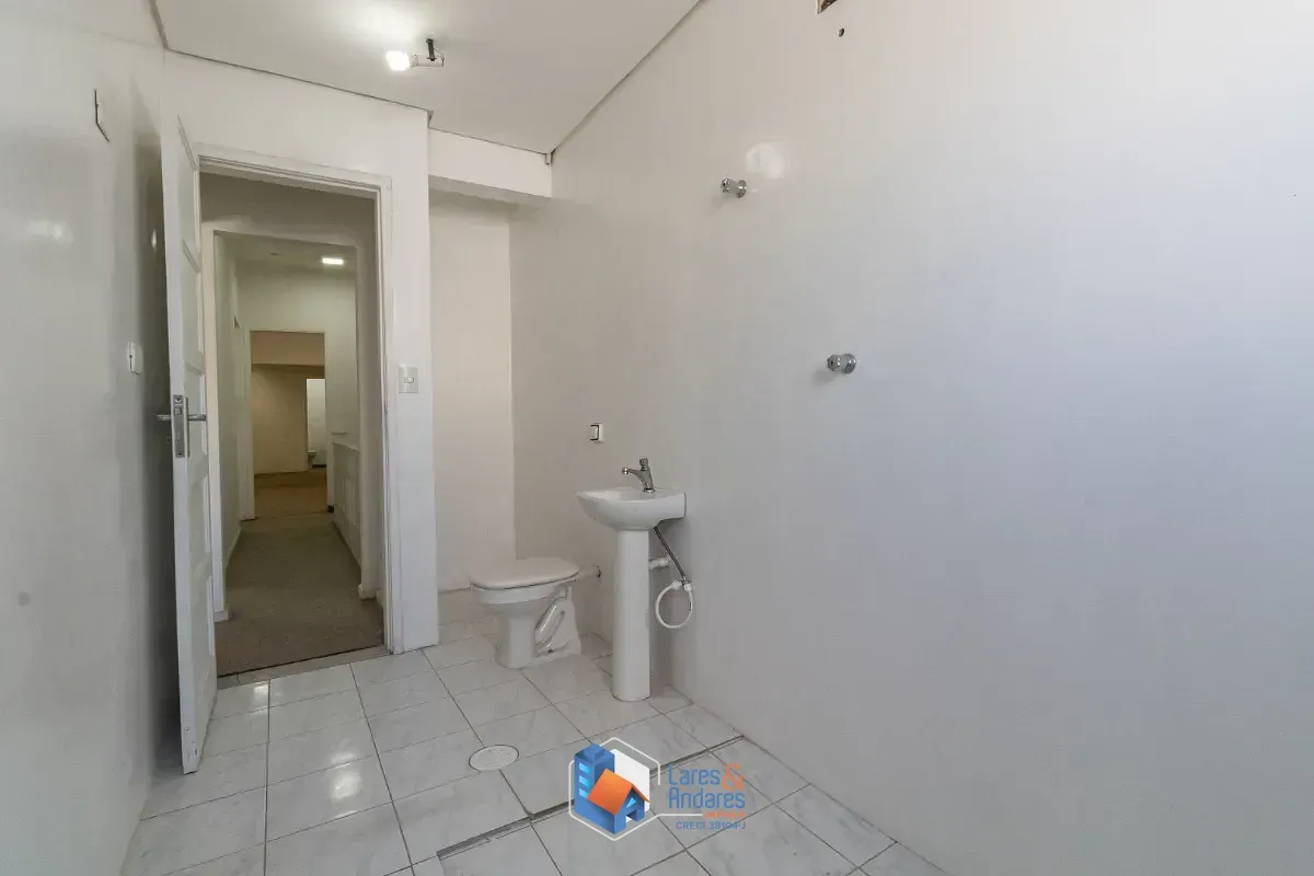 Imagem Casa comercial para venda em Água Branca, 300m²
