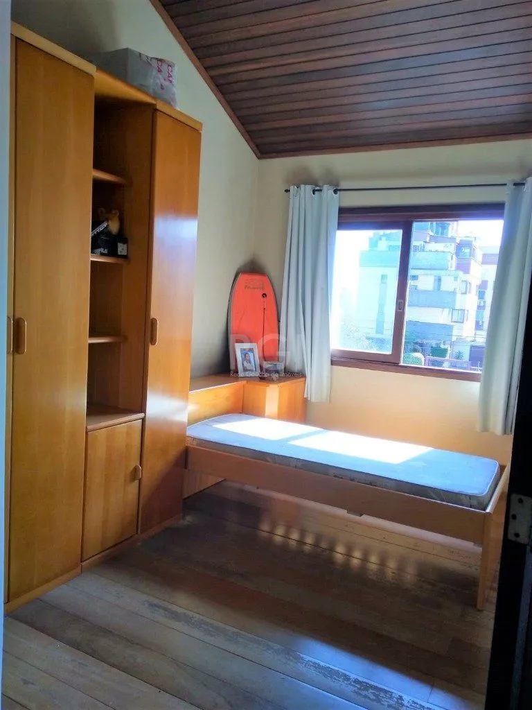 Imagem Casa para Venda - 219m², 3 dormitórios, sendo 1 suites, 4 vagas - Menino Deus