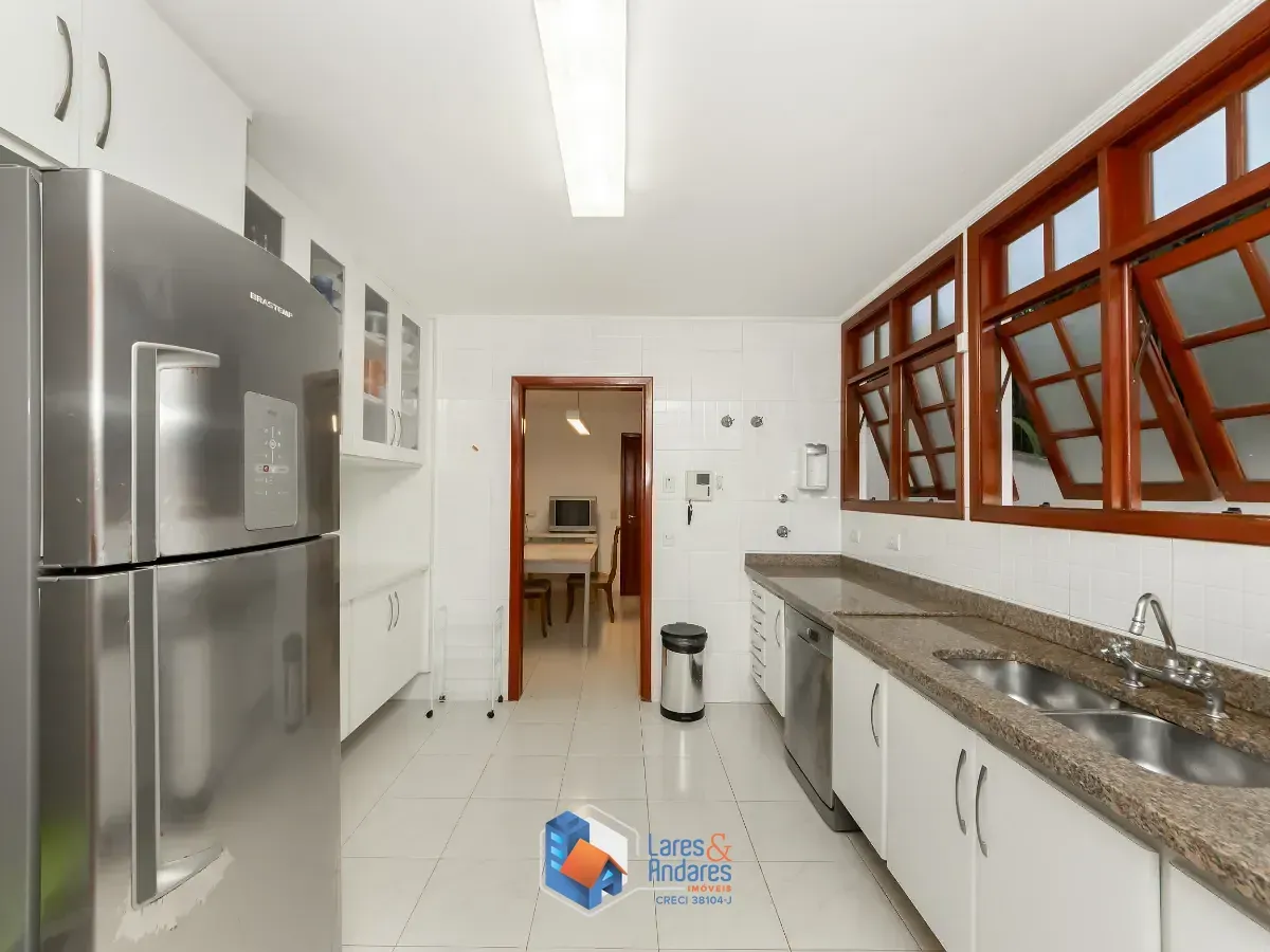 Imagem Sobrado para venda em Vila Sônia com 4 quartos, sendo 2 suítes, 301m²