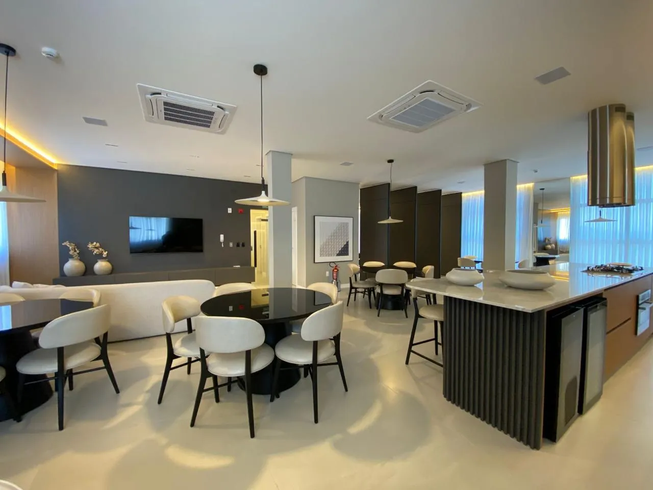 Imagem Apartamento com vista para o mar à venda com 84m2 por R$ 3.000.000,00