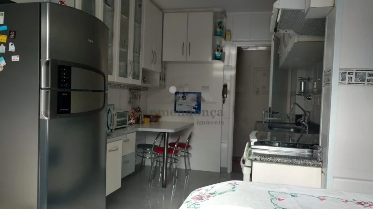 Imagem Apartamento em excelente estado de conservação. Amplo living para 2 ambientes, lavabo, 3 dormitór...