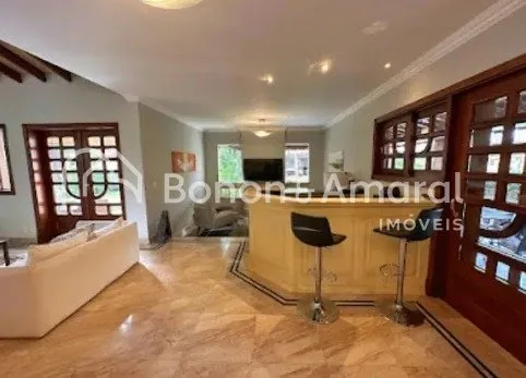 Imagem "Luxuosa Residência de 822m² com Suítes Master, Área de Lazer Completa e Acabamento de Alto Padrão"