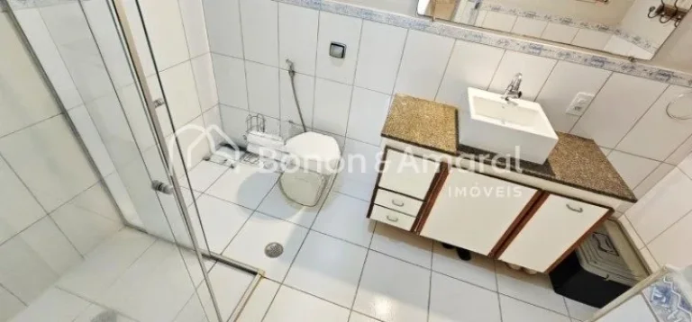 Imagem Casa térrea reformada para venda em condomínio no Taquaral em Campinas, 3 quartos e 4 vagas