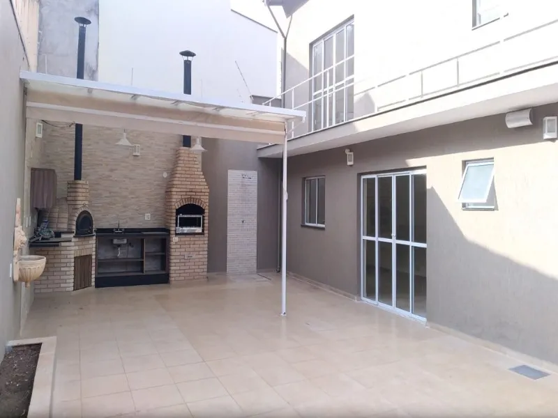 Imagem Imperdível: Casa à venda em Jardim das Laranjeiras, São Paulo-SP! 3 quartos, 2 suítes, 2 banheiros, 4 vagas de garagem, 250m².