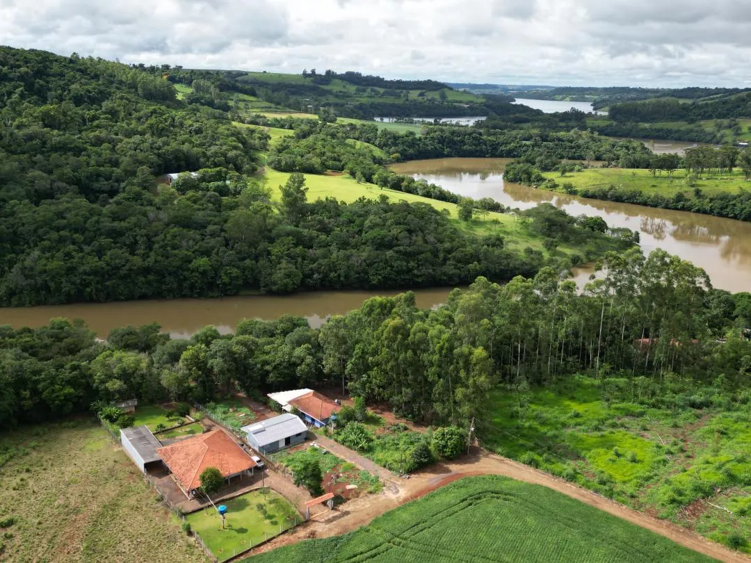 Imagem Casa mobiliada frente para água com churrasqueira e pomar em Boa Vista da Aparecida