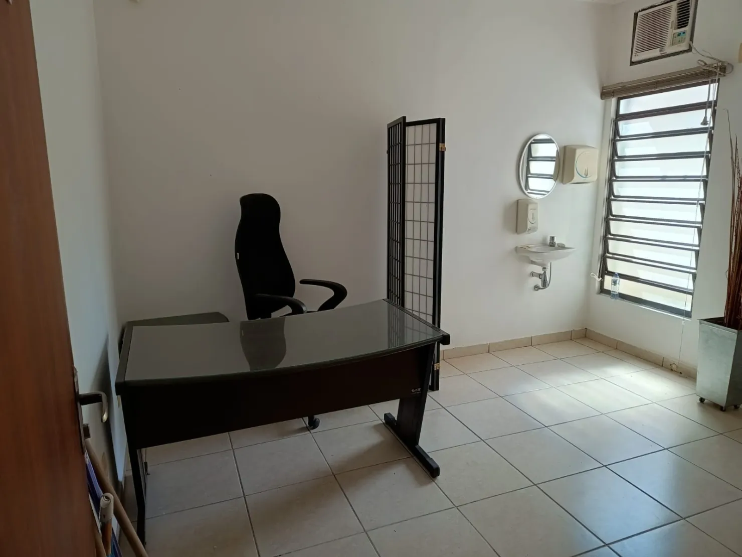 Imagem Comercial para Locação 210M², Centro, Taubaté - SP