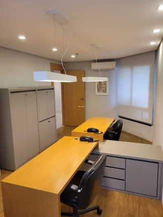 Imagem Conjunto Comercial de Alto Padrão com 3 Salas e 4 Vagas de Garagem no Jardim Caboré, São Paulo-SP
