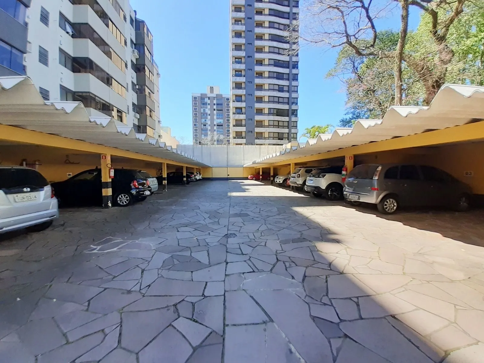 Imagem Apartamento de dois quartos no bairro Menino Deus em Porto Alegre