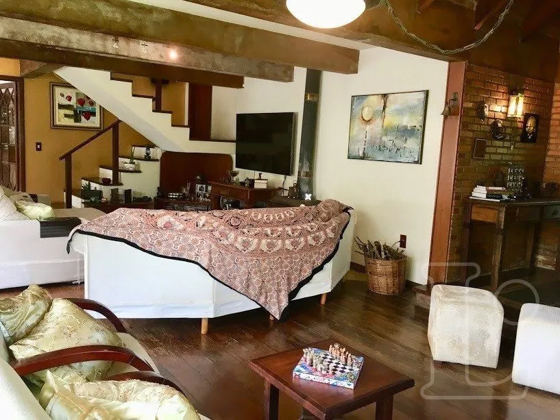 Imagem Casa para Venda - 570m², 3 dormitórios, sendo 1 suites, 2 vagas - Hípica