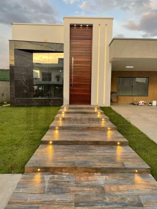 Imagem CASAL IMÓVEIS VENDE CASA TERREA MONTENEGRO BOULEVARD 3 SUÍTES + 6 VGS + PISCINA PRIVATIVA