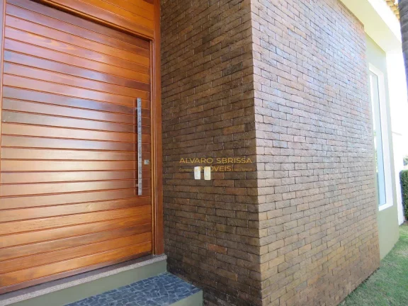 Imagem Casa térrea, com piscina, muito bem conservada e moderna com 600m² de terreno e 300m² de construção com 04 suítes. Estuda Permuta