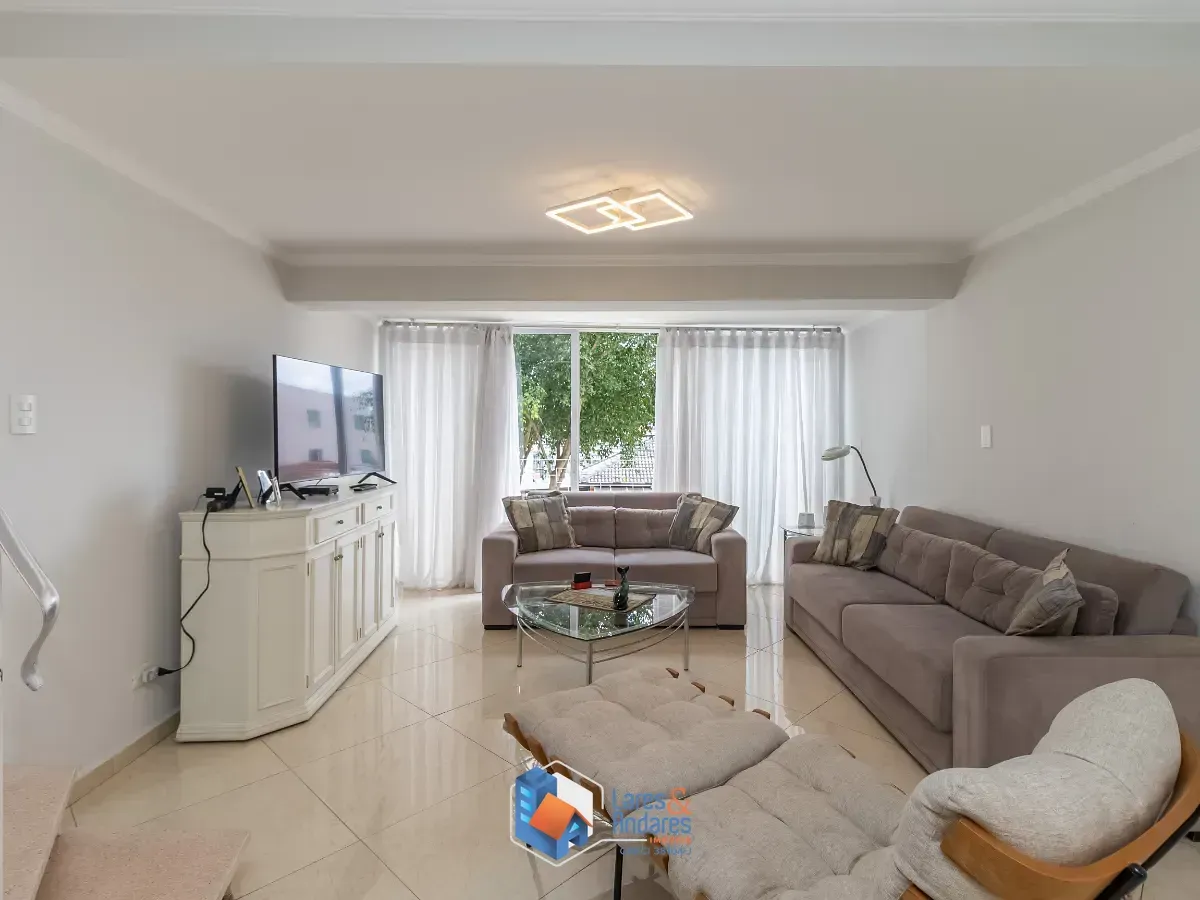 Imagem Casa para venda em Água Fria com 4 quartos, sendo 3 suítes, 243m²