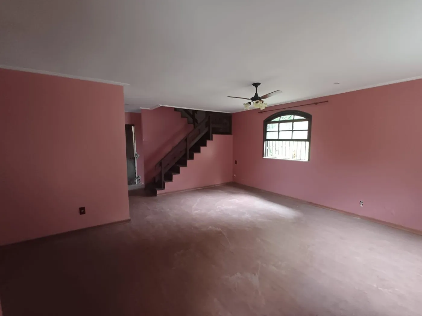 Imagem Ótima casa duplex espaçosa com 5 quartos e área de lazer!