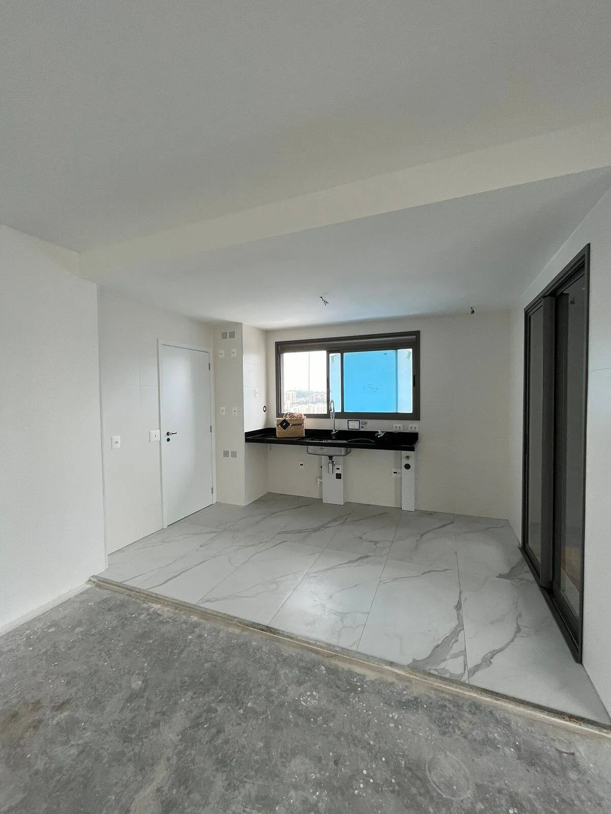 Imagem Apartamento Recém-Reformado de 4 Quartos e 3 Suítes ? 180m², 3 Vagas e Depósito