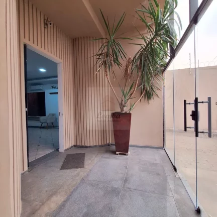 Imagem Prédio Comercial de Alto Padrão para Locação em Cuiabá-MT, Bairro Bosque da Saúde: 16 Salas, 17 Banheiros, 750m² de Área.