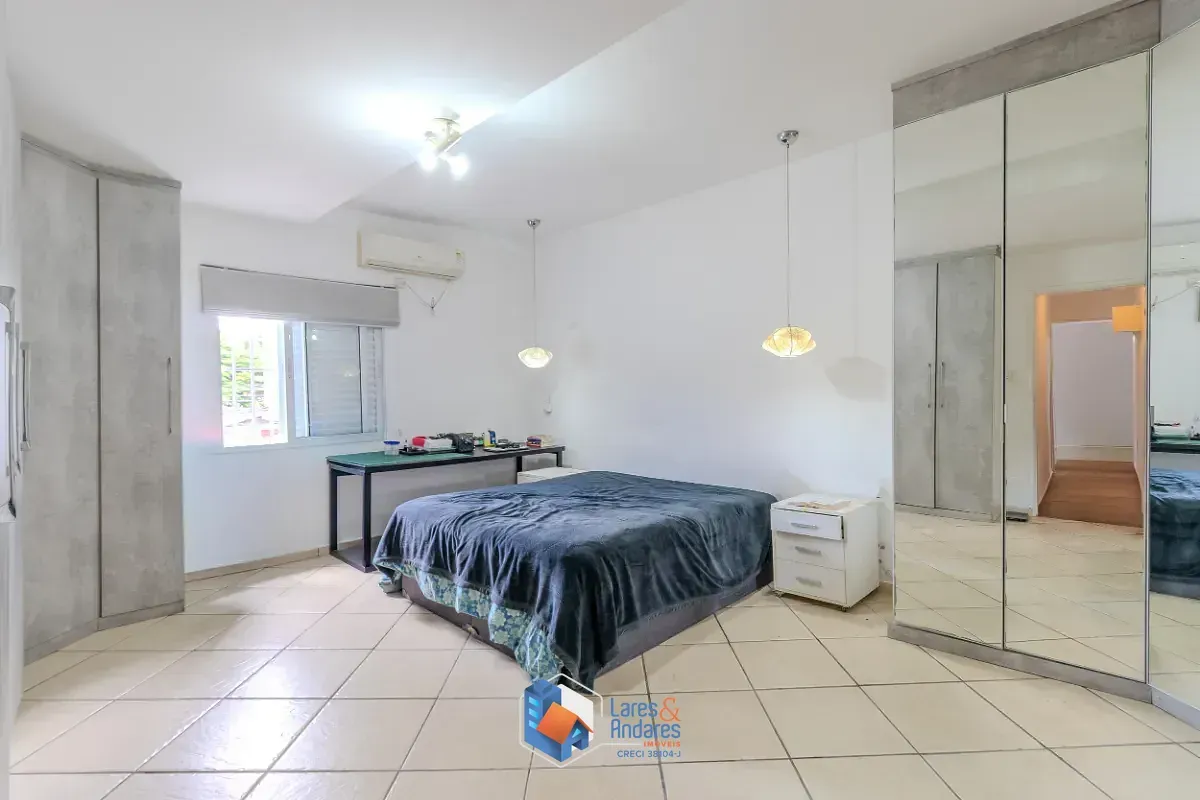 Imagem Sobrado para venda em Vila do Castelo com 3 quartos, sendo 1 suíte, 250m²
