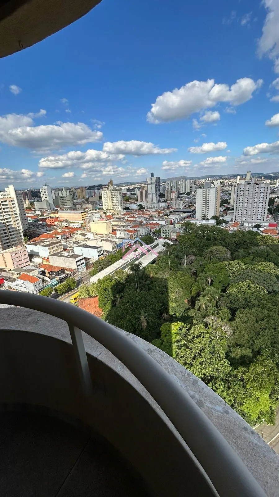 Imagem Apartamento à venda Edifício BBC - área útil 156 m2 com 3 dormitórios sendo 1 suíte / 2 vagas / Cent