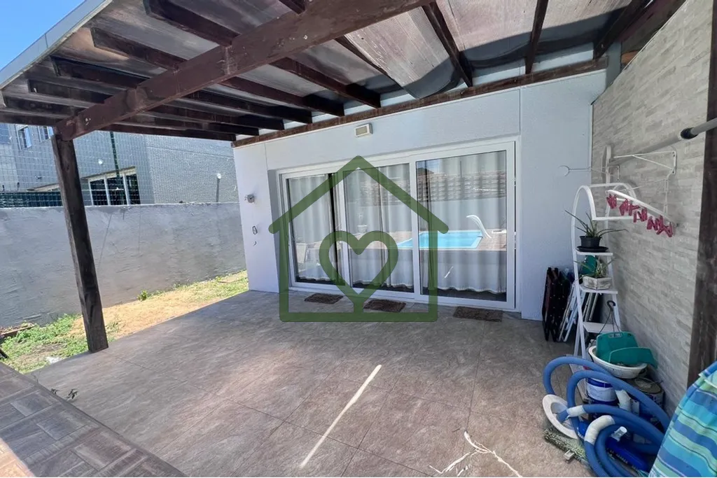 Imagem Descubra o seu novo lar nesta encantadora casa à venda na Rua Antônio Rosito, bairro Lomba do Pinh...