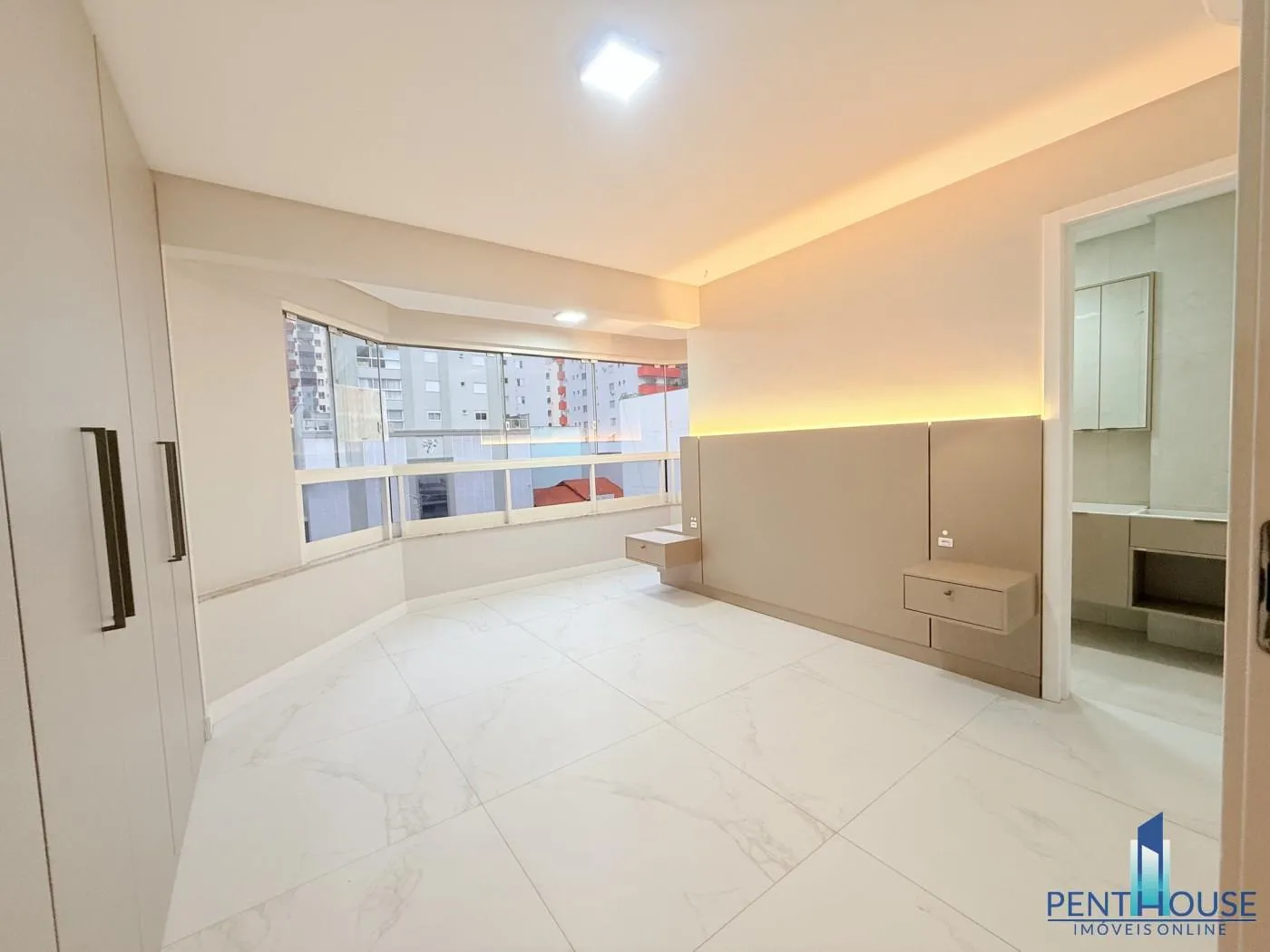 Imagem Apartamento Zona Central para Venda em Balneário Camboriú, CENTRO, 3 dormitórios, 1 suíte, 2 banheiros, 1 vaga