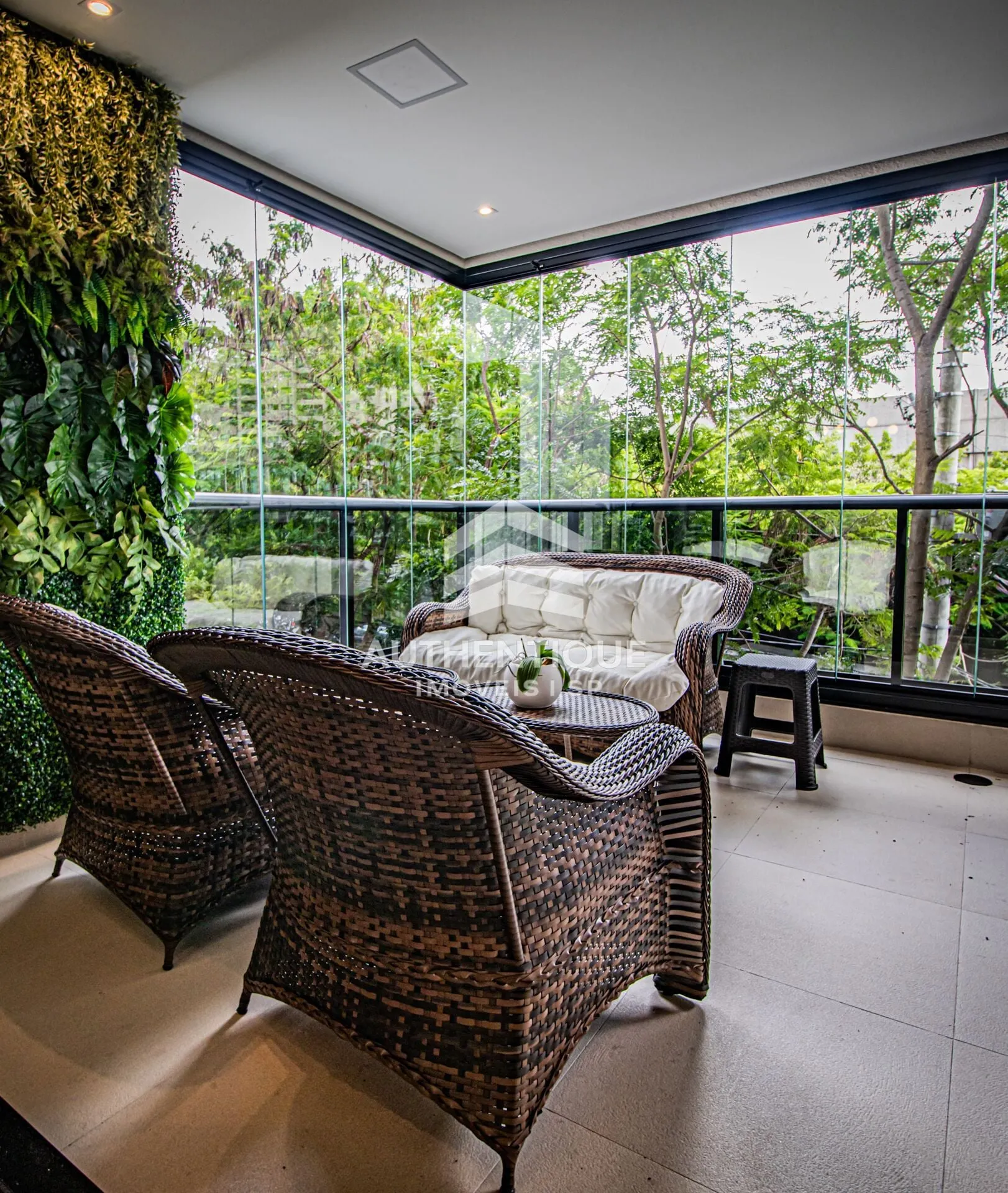 Foto do imóvel Present Alphaville - Apartamento em Alphaville à venda em Avenida Ômega, 171 - Empresarial 18 do Forte, Barueri - SP