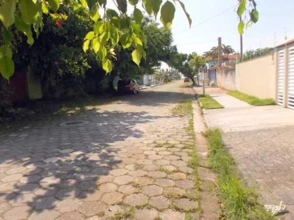 Imagem casa lado praia- tres dormitorios