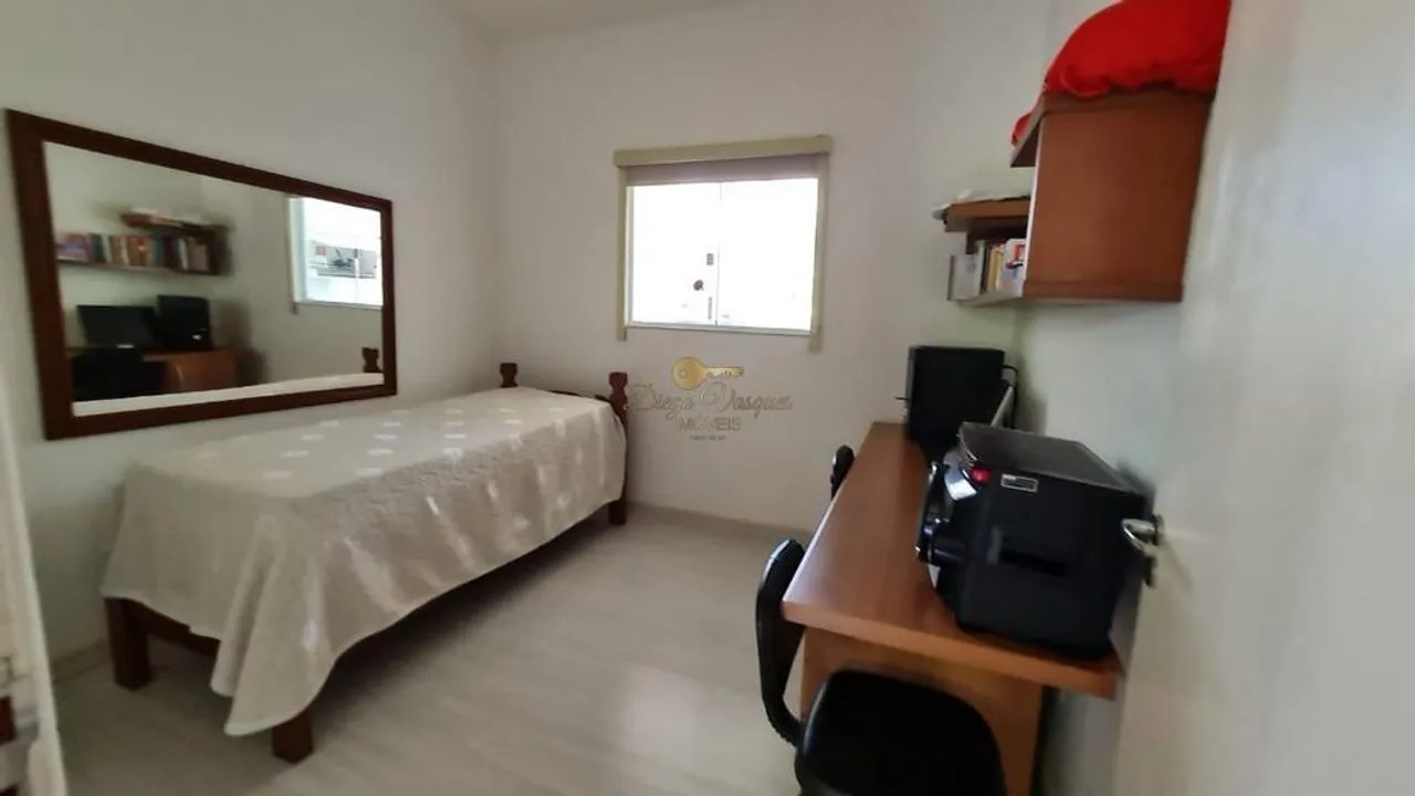 Imagem Casa em Condomínio para Venda em Teresópolis / RJ no bairro Vale Alpino