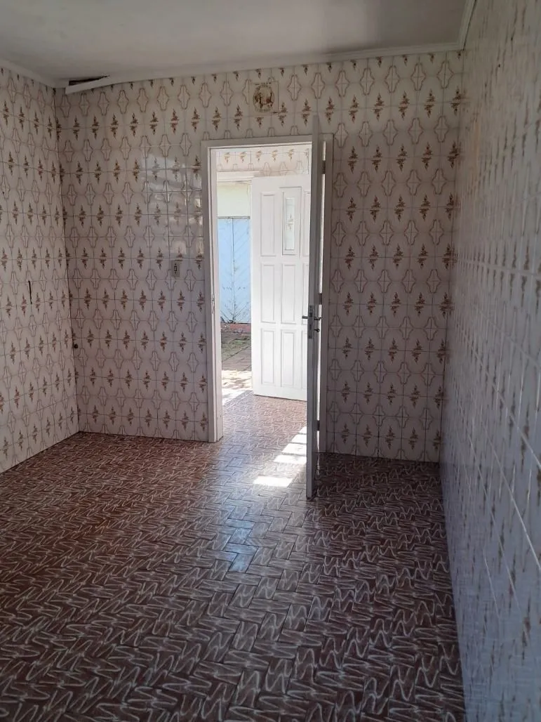 Imagem Boa casa térrea, com 03 dormitórios (sendo 01 suíte), sala, 02 banheiros