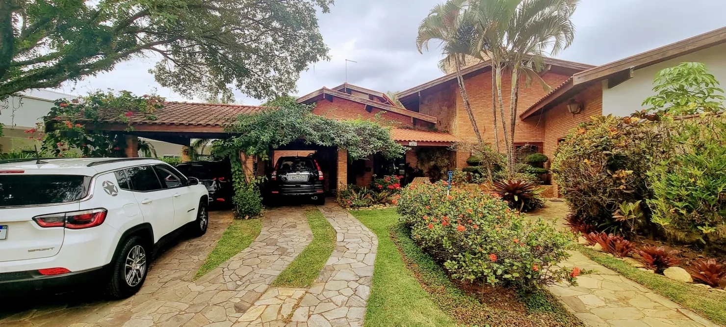 Foto do imóvel Residência Exclusiva com Piscina, Lago Ornamental e 3 Suítes