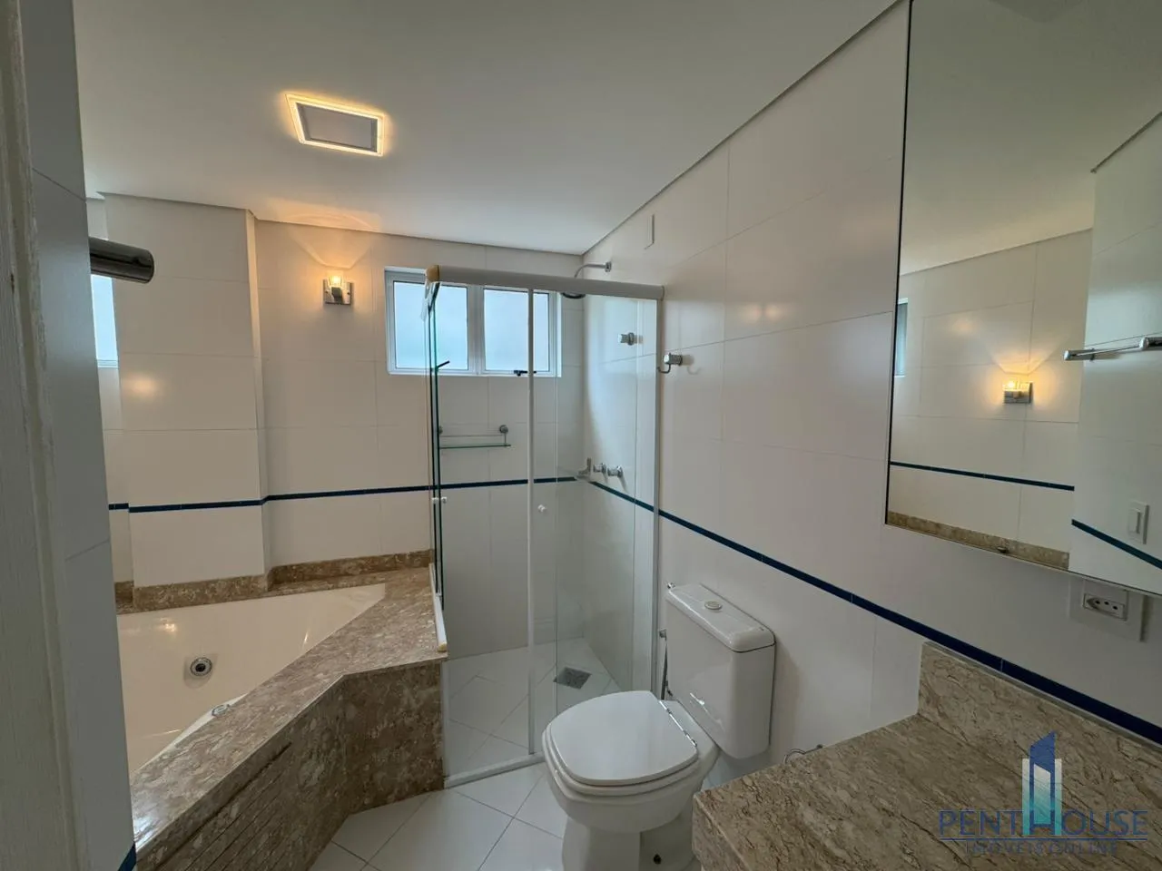 Imagem Cobertura Duplex para Venda em Balneário Camboriú, CENTRO, 3 dormitórios, 3 suítes, 4 banheiros, 5 vagas