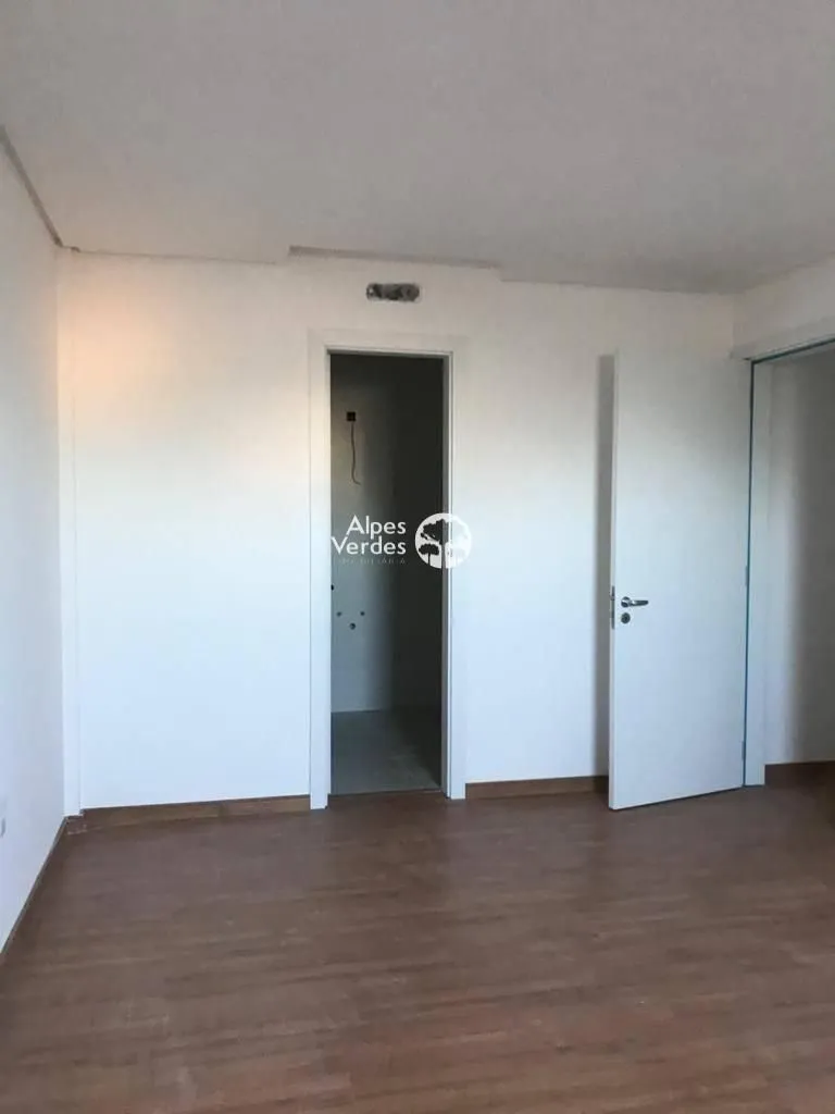 Imagem Vende-se apto prox ao centro de Gramado-4 Quartos- R$ 1.690.000,00