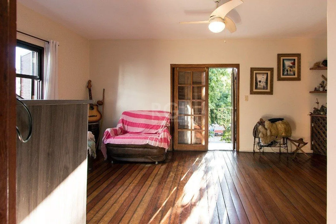 Imagem Casa para Venda - 229.18m², 4 dormitórios, sendo 4 suites, 5 vagas - Cavalhada