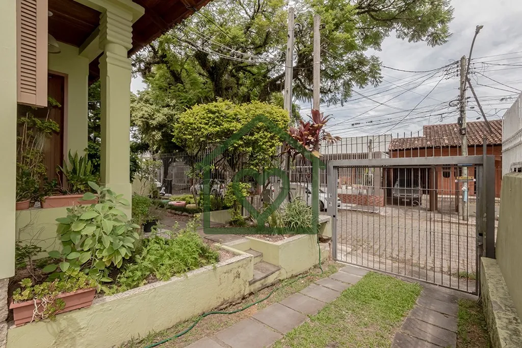 Imagem Bem-vindo à sua nova casa! Localizada na charmosa Rua Pindorama, próxima à Av Teresópolis, esta ...