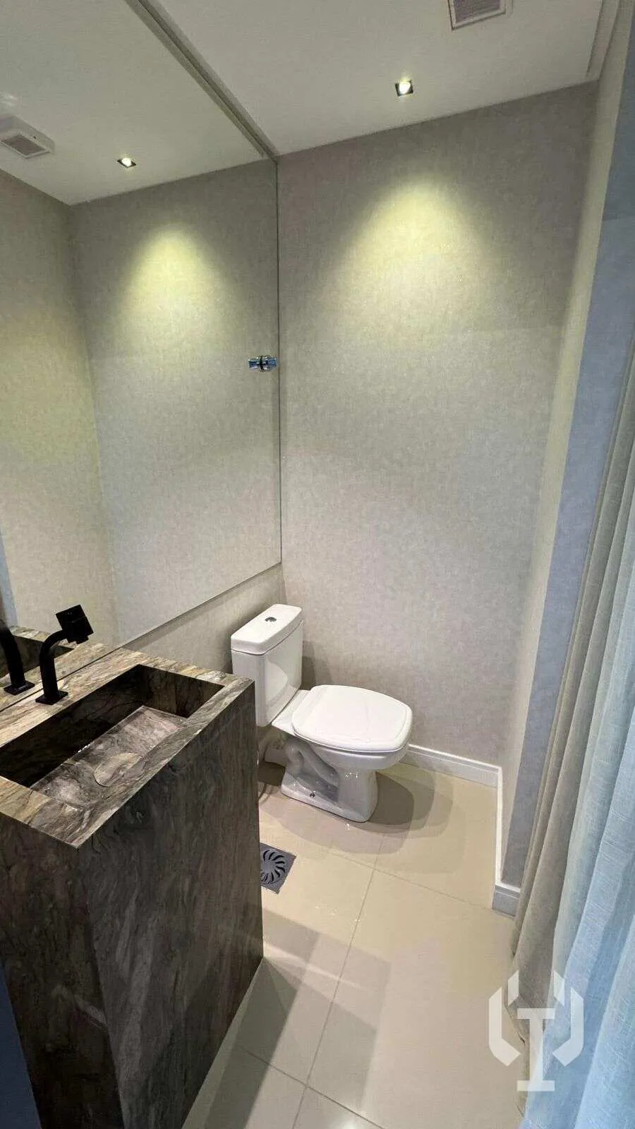 Imagem Sala comercial à venda em Itapema, Meia Praia, 35,5m2