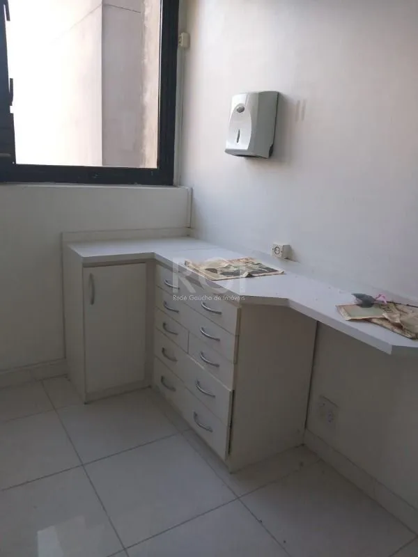 Imagem MÁFFER IMÓVEIS ALUGA Sala Comercial na Av. Cristóvão Colombo - Próxima à Félix da Cunha- 32.71m²
