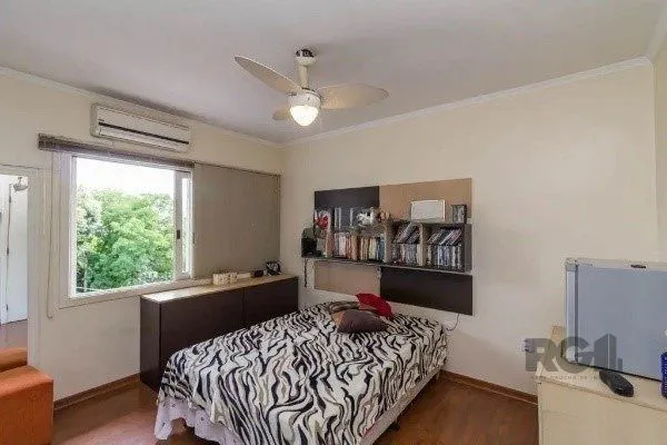 Imagem Vende-se belo sobrado com 3 quartos com suíte e 3 vagas cobertas - 182m² - Vila Ipiranga