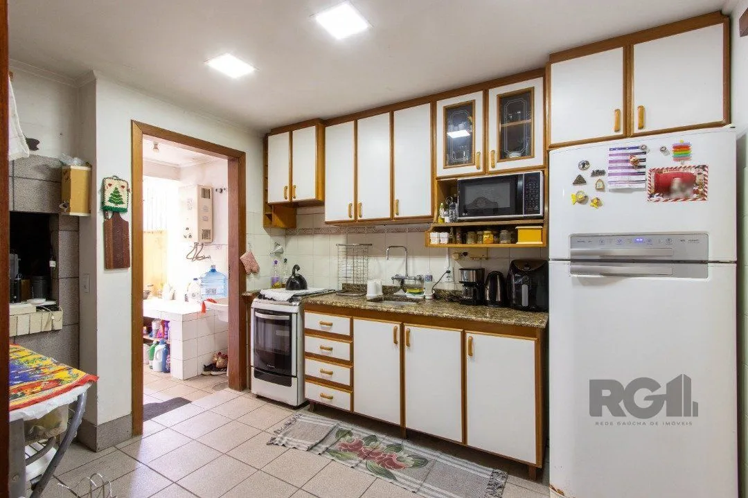 Imagem Casa de 3 dormitórios à venda na Tristeza - Zona sul de Poa.