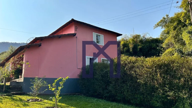 Imagem Chácara com 5 dormitórios à venda, 10000 m² por R$ 750.000,00 - São Pedro - Itajubá/MG