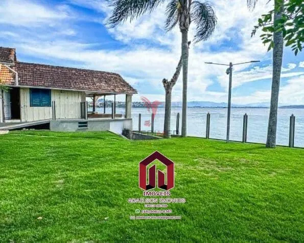 Imagem Casa Exclusiva Frente Mar em Florianópolis Cacupé 5 Quartos com Acesso Privativo à Praia
