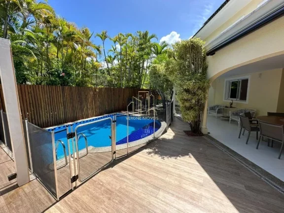 Imagem Casa duplex em condomínio fechado alto luxo com quatro suítes e área gourmet a venda em Patamares